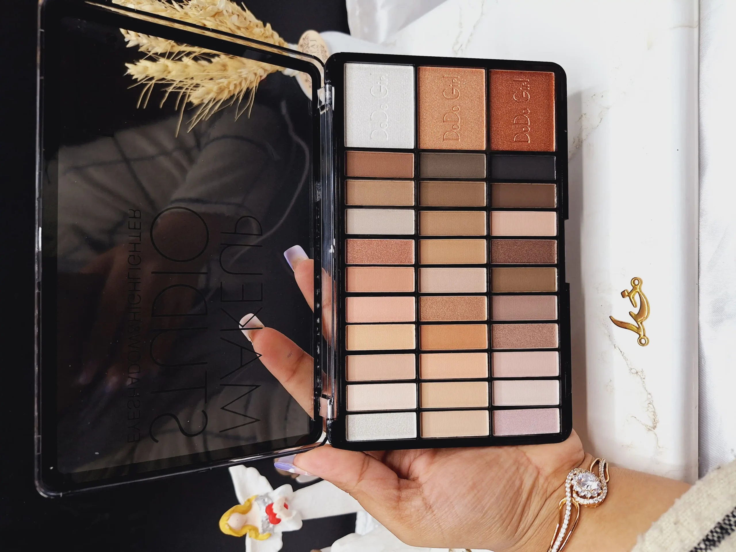 20250731044656237-thumbnail پالت حرفه ای میکاپ 33 رنگ Do Do Girl کد D 4047 - Image 1