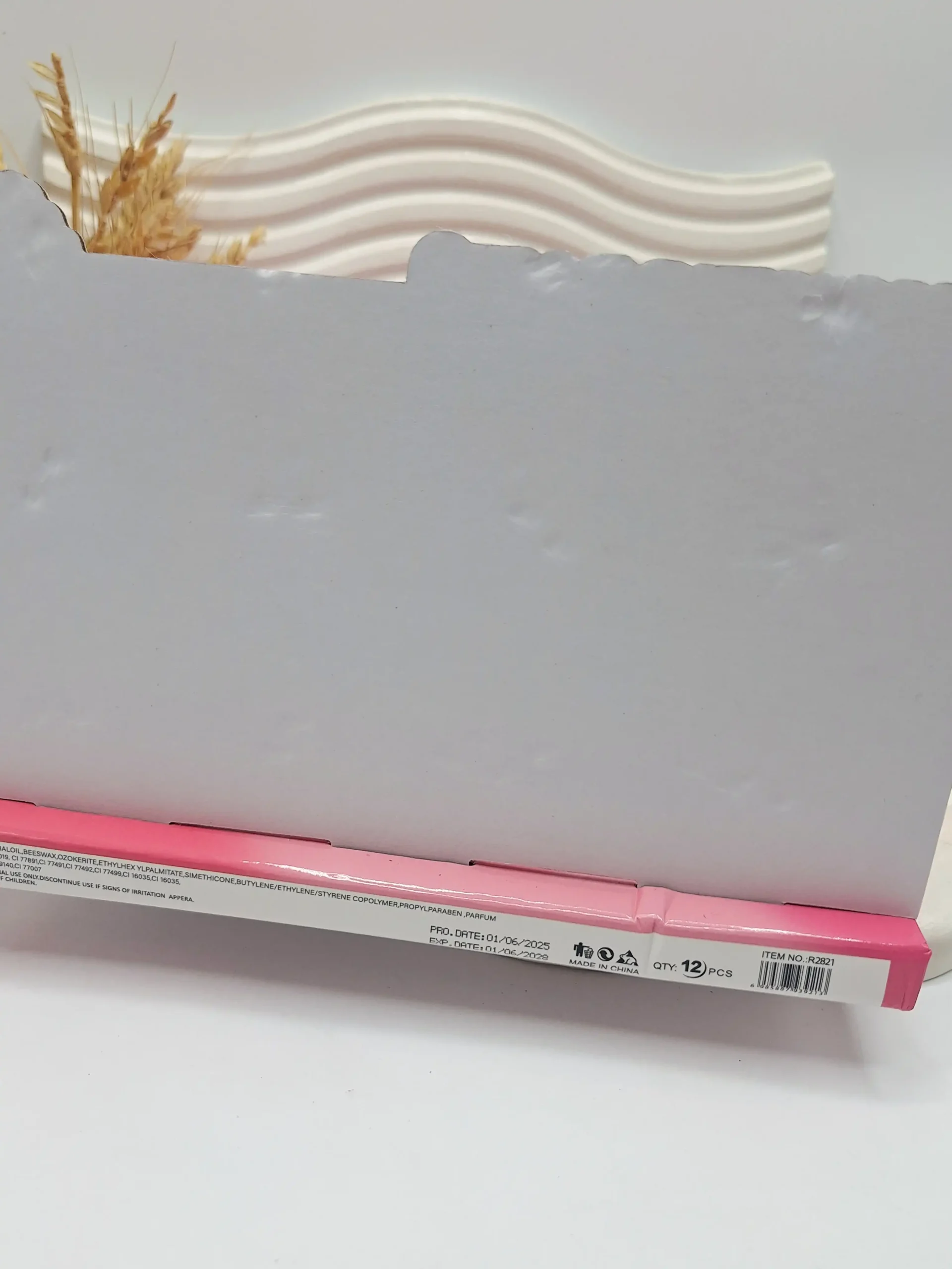 20251204225833554-thumbnail رژ لب و گونه کاسه ای قلبی همراه براش برند ROMANTIC RAIN کد 9213 - Image 1