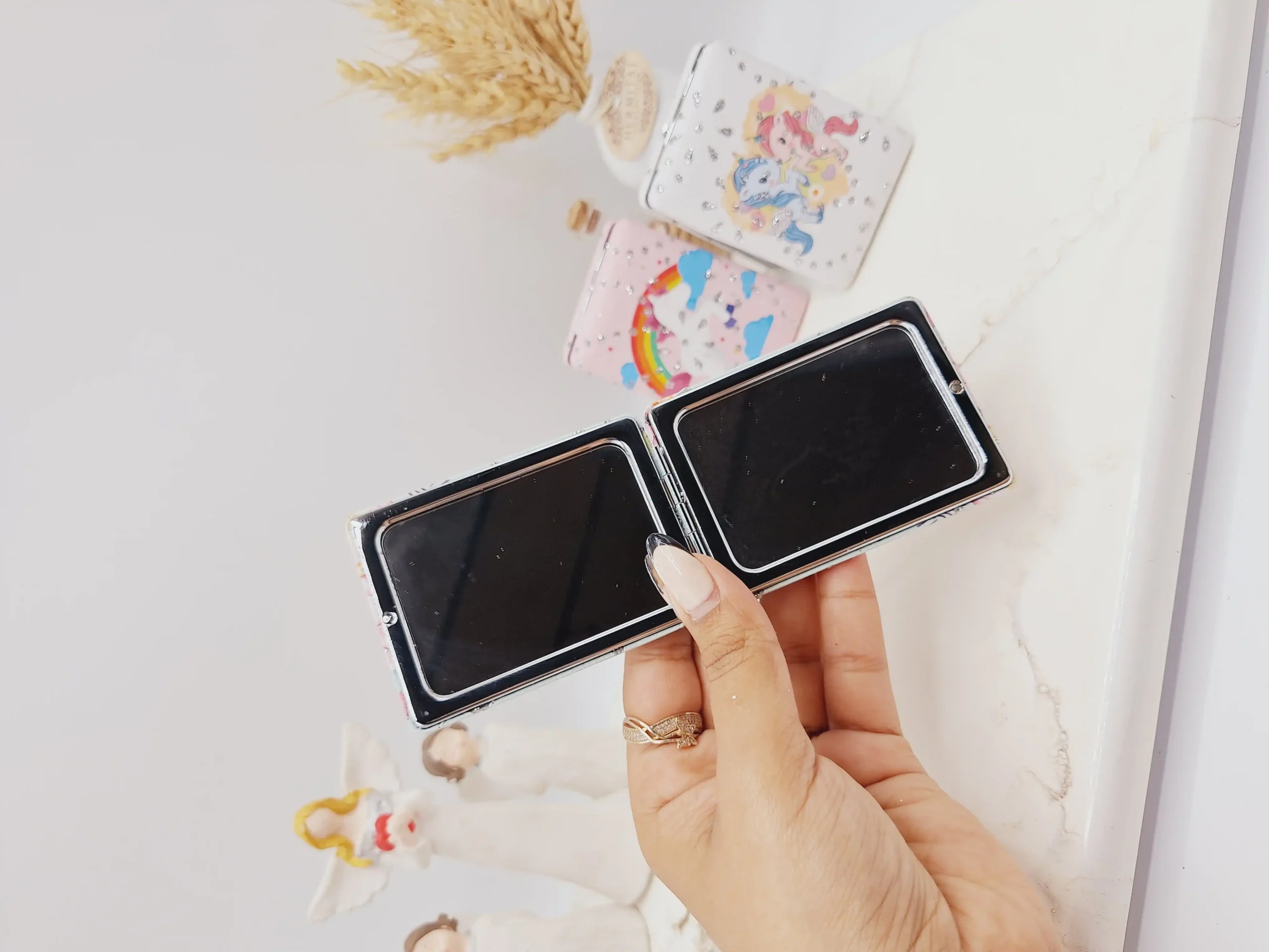 20250731062033624-thumbnail آینه دو طرفه جیبی طرح اسب تک شاخ - Image 1