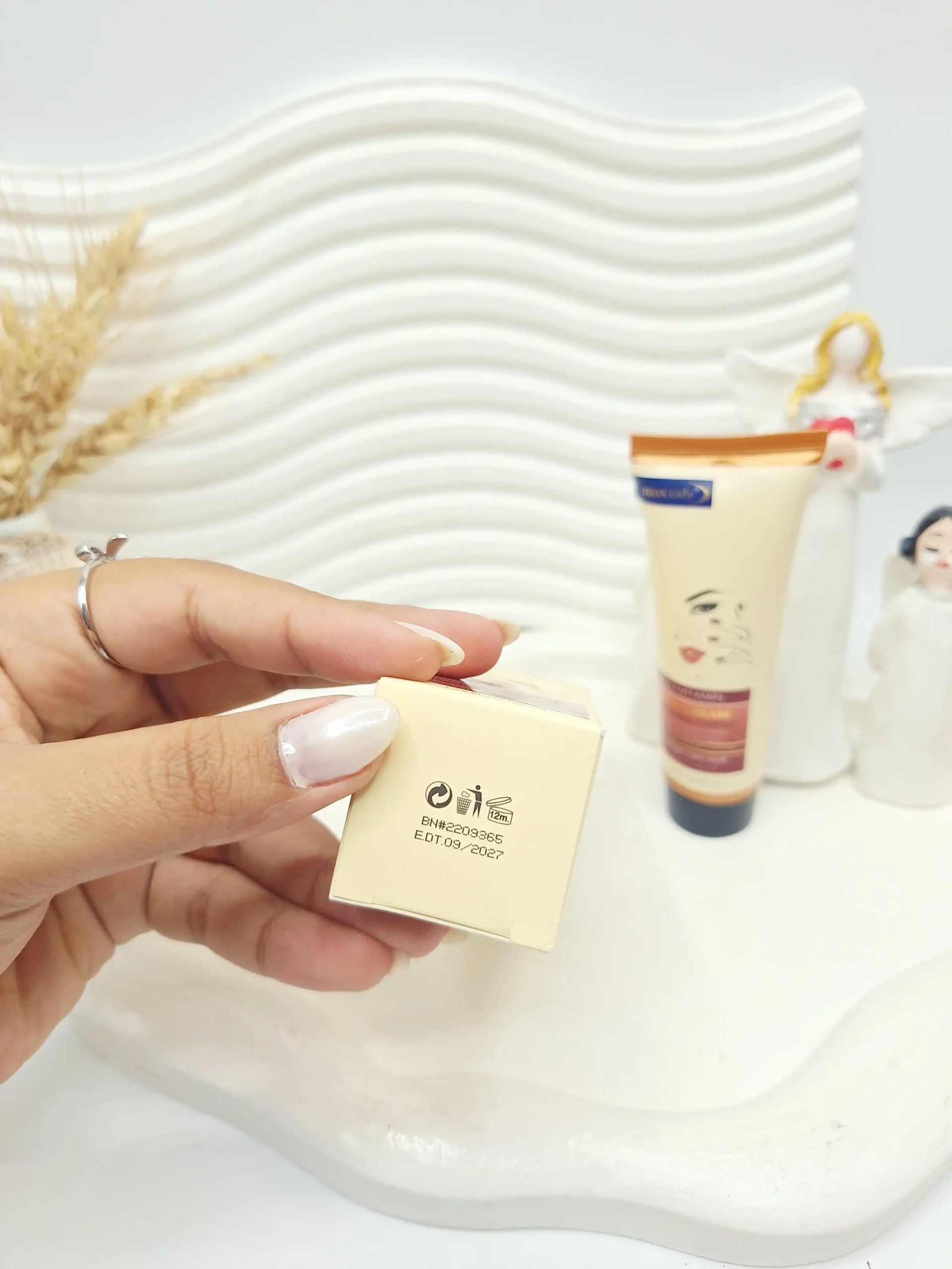 20251111161144111-thumbnail کرم تیوپی صورت مولتی ویتامین مکس لیدی حجم 50 میل کد 4759 - Image 1