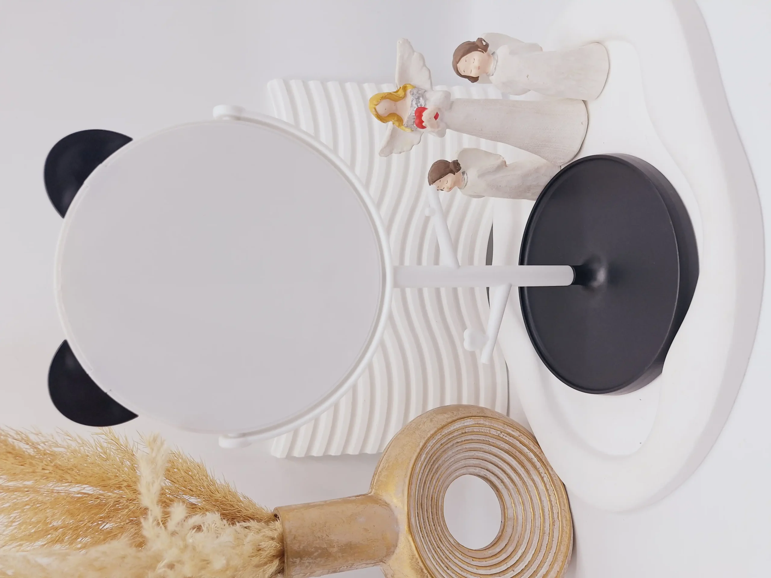 20250731062501674-thumbnail آینه گرد رومیزی مدل استندجواهرات طرح گربه رنگ مشکی - Image 1