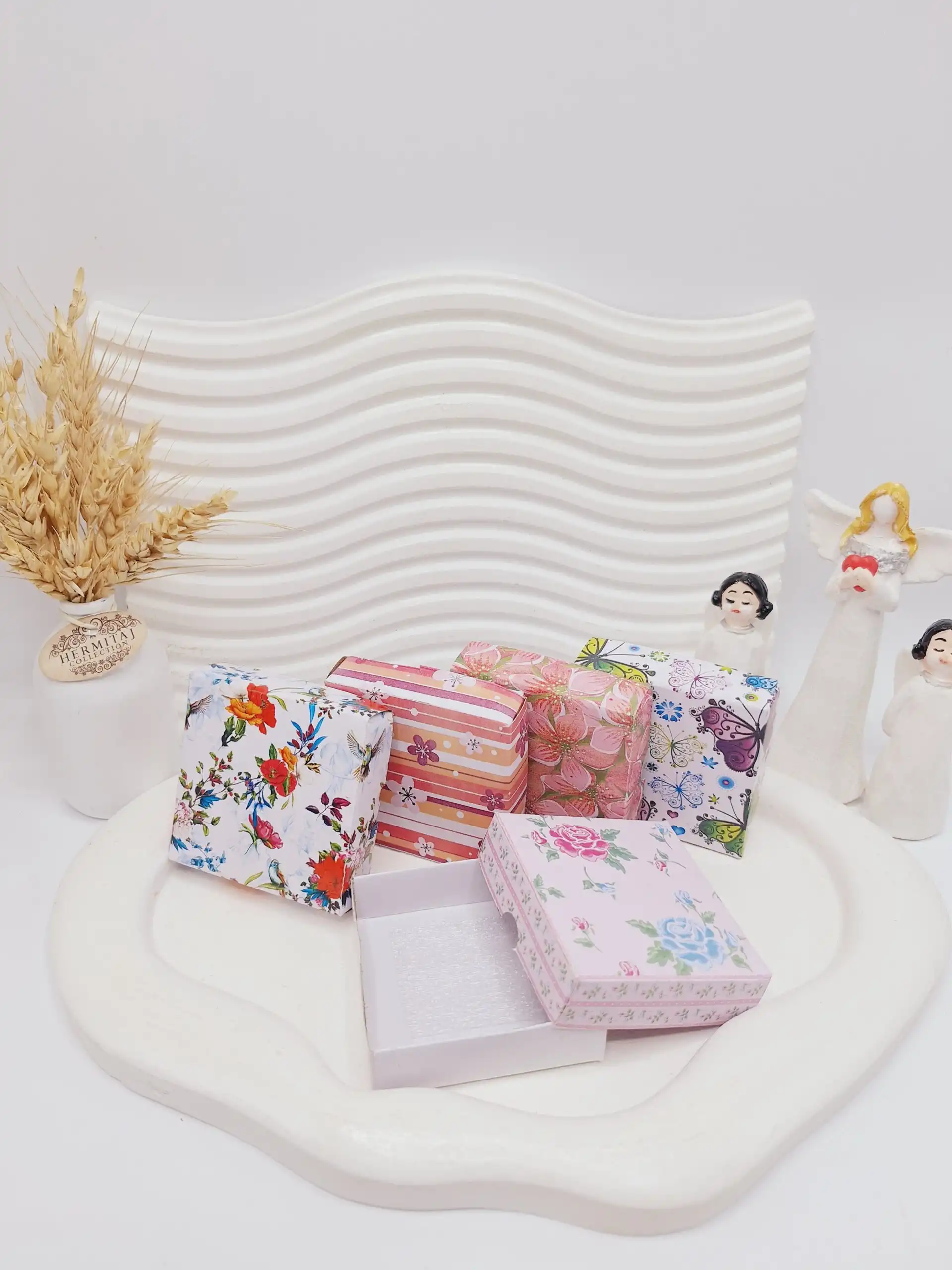 20251009060522254-thumbnail باکس دستبند و النگو طرح رندم - Image 1