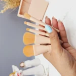 ست براش پر تراکم آینه دار و باکس دار رنگ کرم روشن