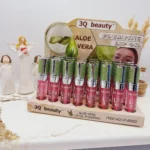 برق لب شاینی صورتی با تقویت کننده لب حاوی روغن لب آلوئه ورا بسیار خوش رنگ برند 3Q beauty کد 899222