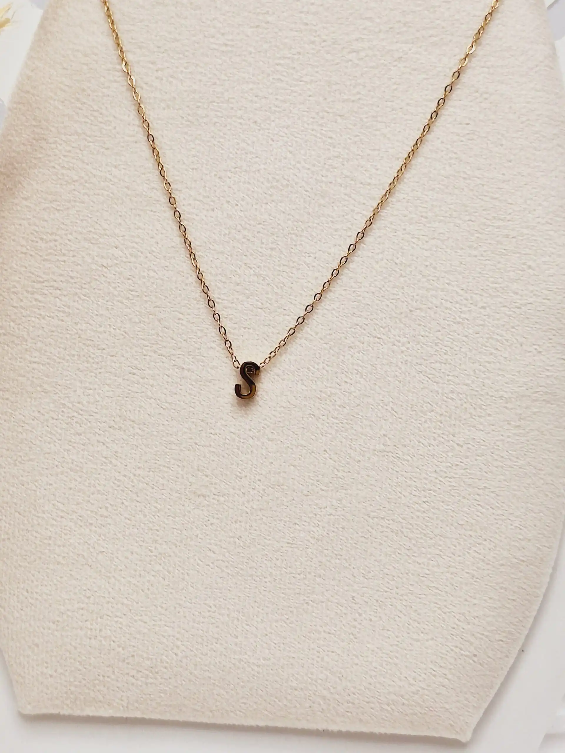20250914182636300-thumbnail گردنبند حروف s کوچک رنگ طلایی - Image 1