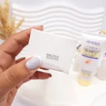 فوم شستشو روشن کننده و لیفت کننده ویتامین سی بیوآکوا کد 88609