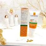 کرم ضدآفتاب بی رنگ مخصوص پوست چرب و مختلط و مستعد جوش لاروش پوزای SPF50 کد 6430