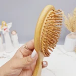 برس مو چوبی مدل دایره ای کف کرم