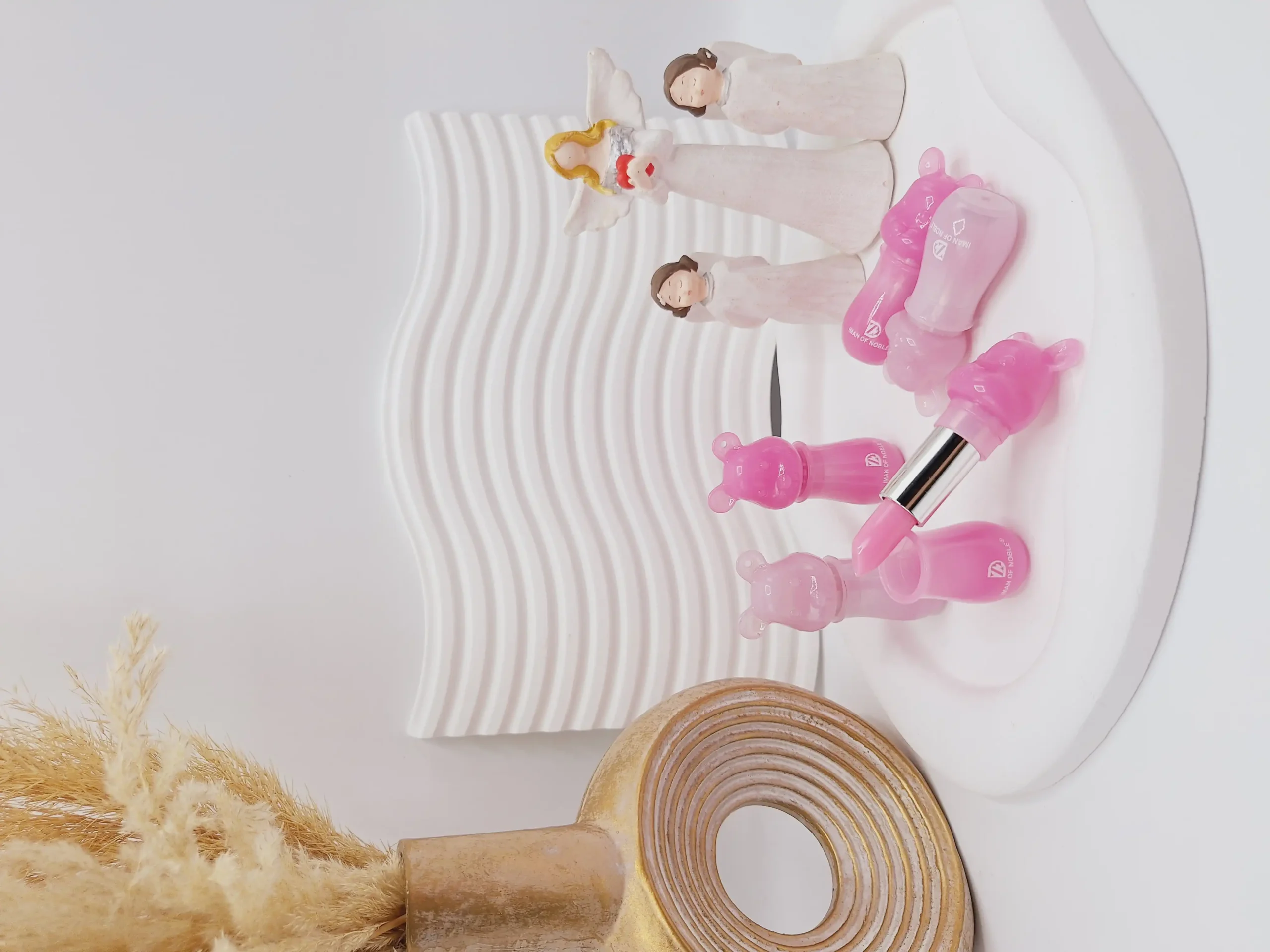 20250731062223247-thumbnail بالم لب خرسی زیبا با رایحه توت فرنگی برند ایمن اف نوبل کد LB-92 - Image 1