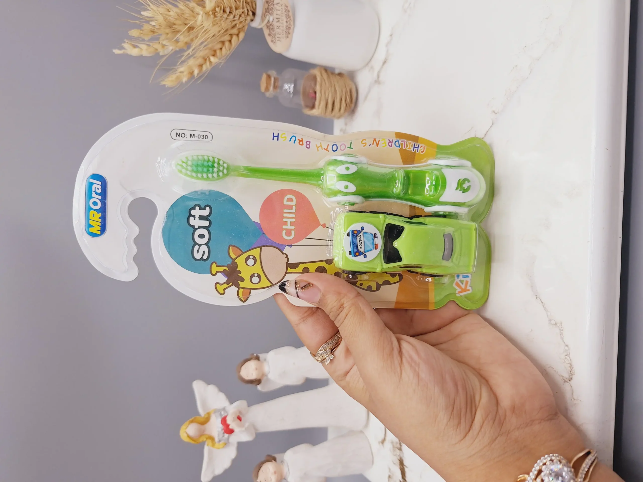 20250731054538367-thumbnail مسواک کودک مستر اورال با برس نرم به همراه ماشین اسباب بازی - Image 1