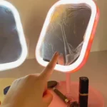 آینه رینگ لایت دار لمسی بسیار پرطرفدار مدل مربعی زیبا( رنگ صورتی )