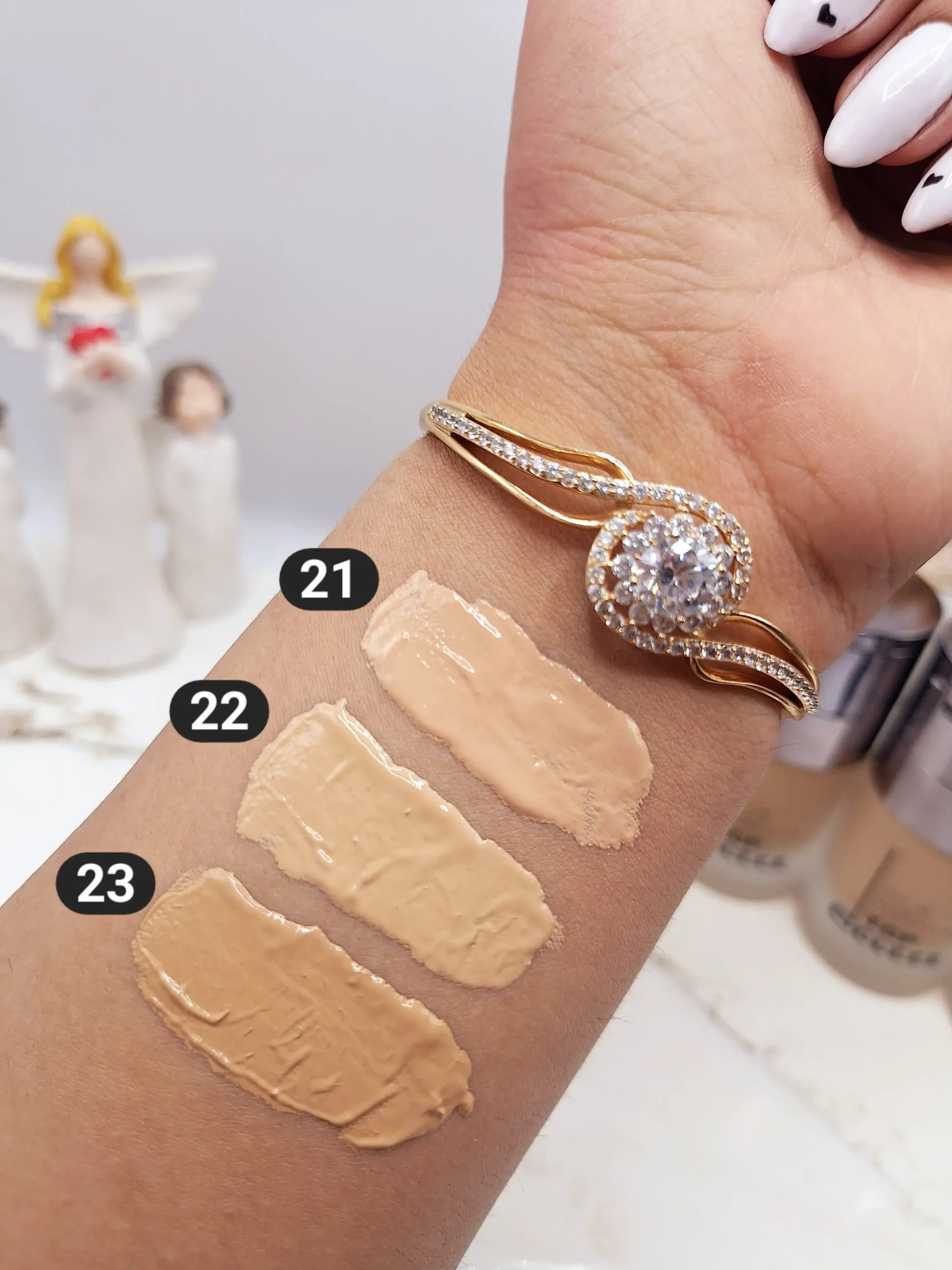 20250731061227615-thumbnail کرم پودر دوسه کانسیلر دار دارای ویتامین E و spf 22 کد 6009 - Image 1