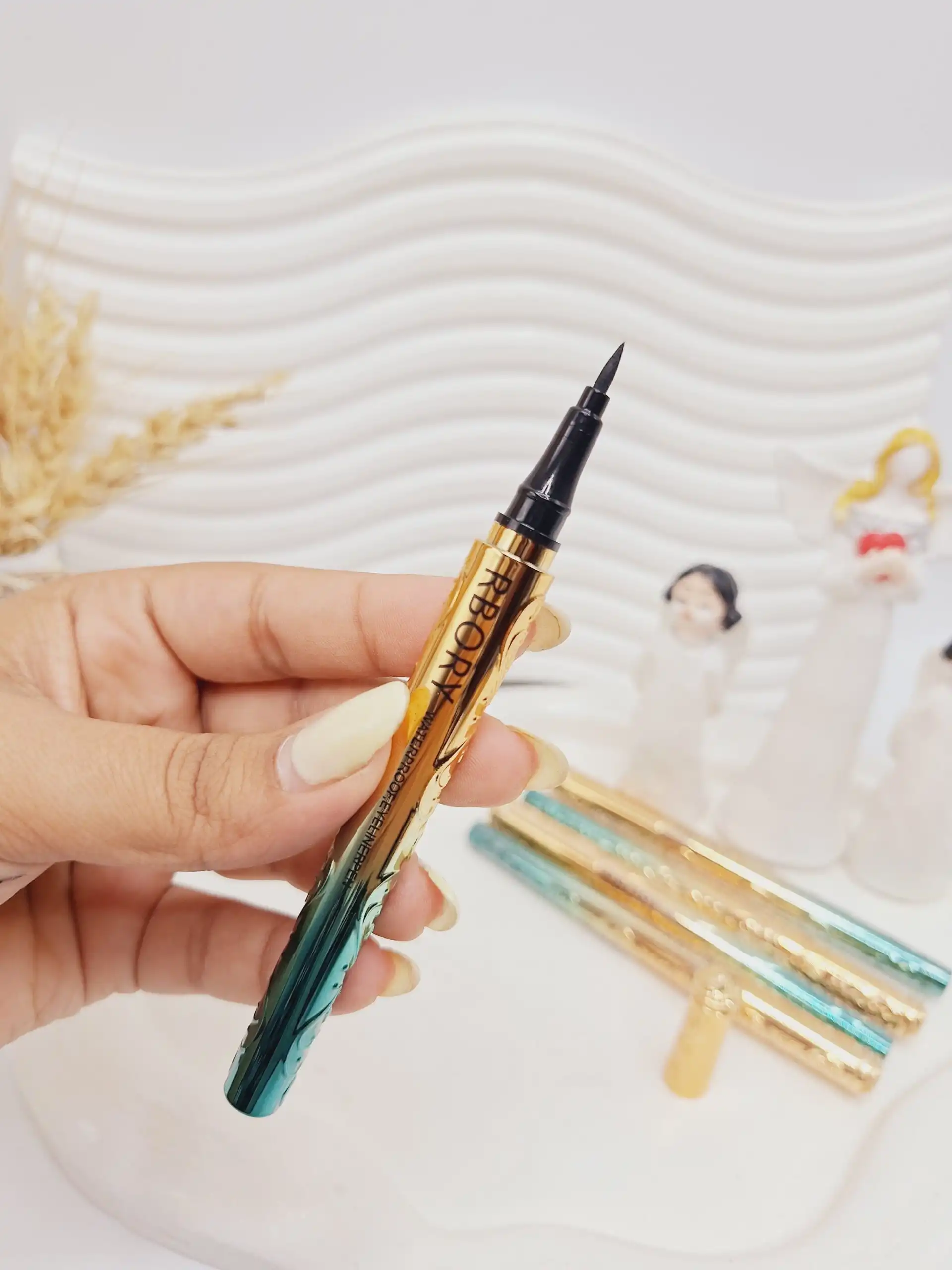 20251102002509399-thumbnail خط چشم ماژیکی کیفیت عالی برند RBORY اصلی بدنه سبز طلایی کد 6458 - Image 1