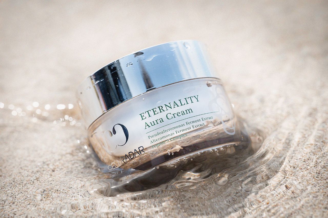 056cfc39-b4f7-4586-8481-f357df55476b کرم مرطوب کننده و جوانساز 50 میل سلرادار - Image 1