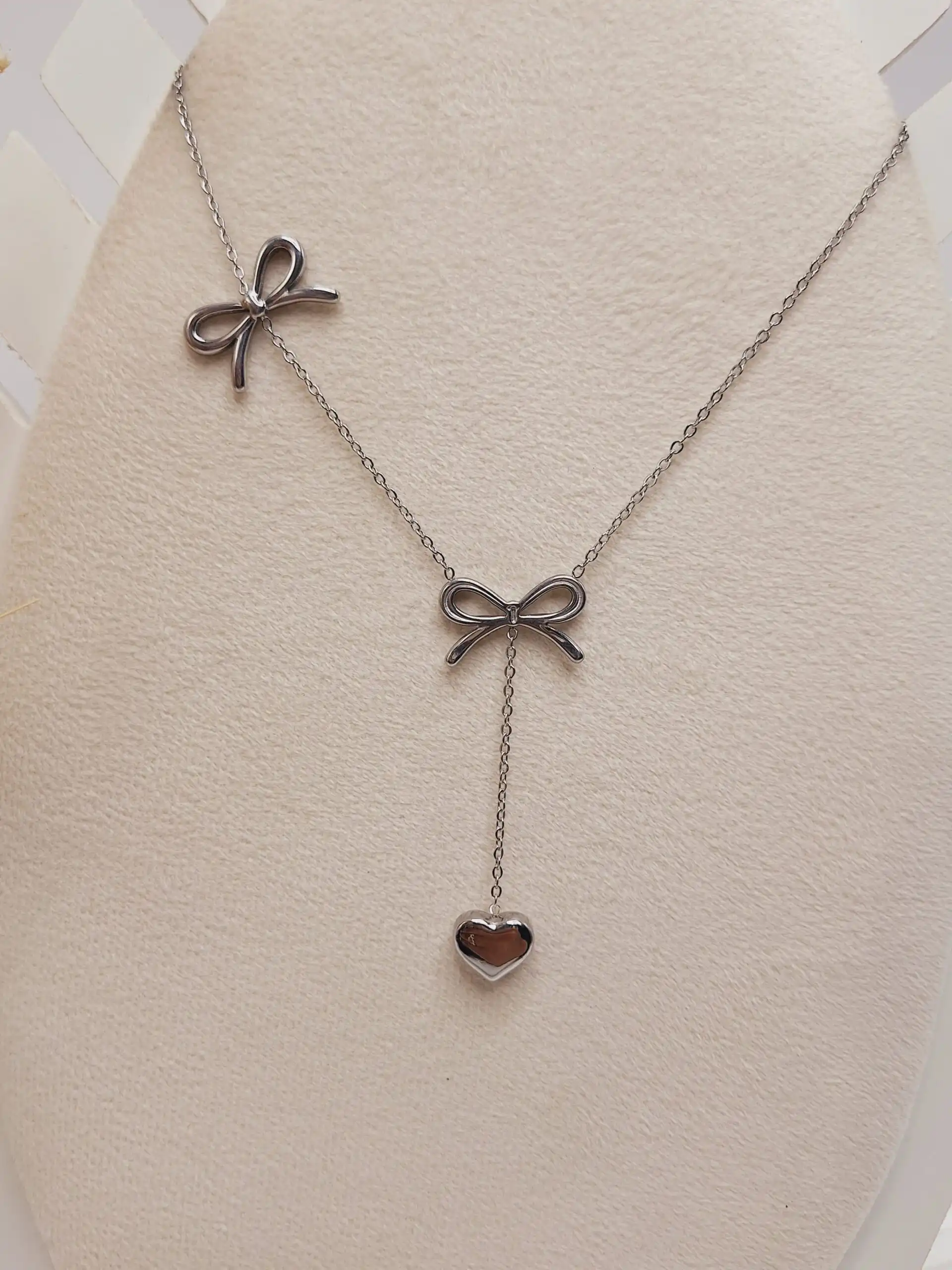 20251102002736863-thumbnail گردنبند طرح پاپیون و آویز دار قلب نقره ای - Image 1