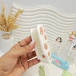 شانه تاشو جیبی مدل خرسی جنس پلاستیک مقام