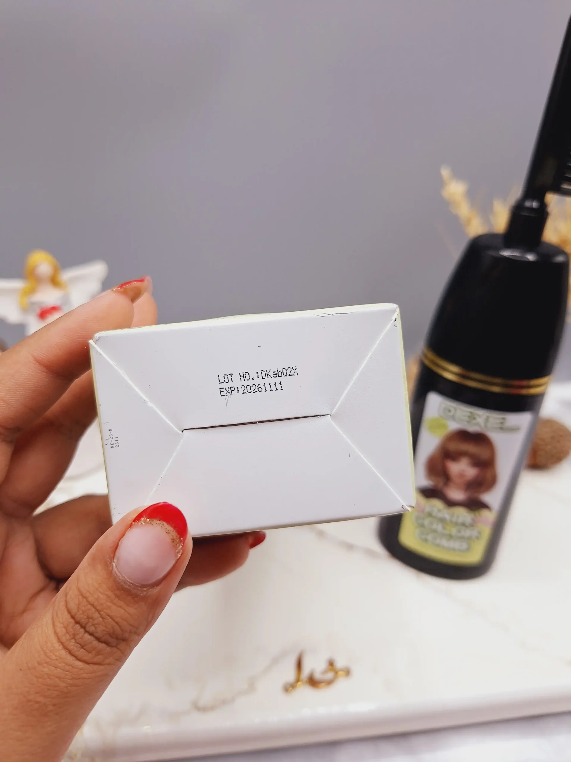 20250731051551269-thumbnail شانه رنگ مو رنگ قهوه ای روشن طبیعی برند دکسی Dexe کد 4863 - Image 1