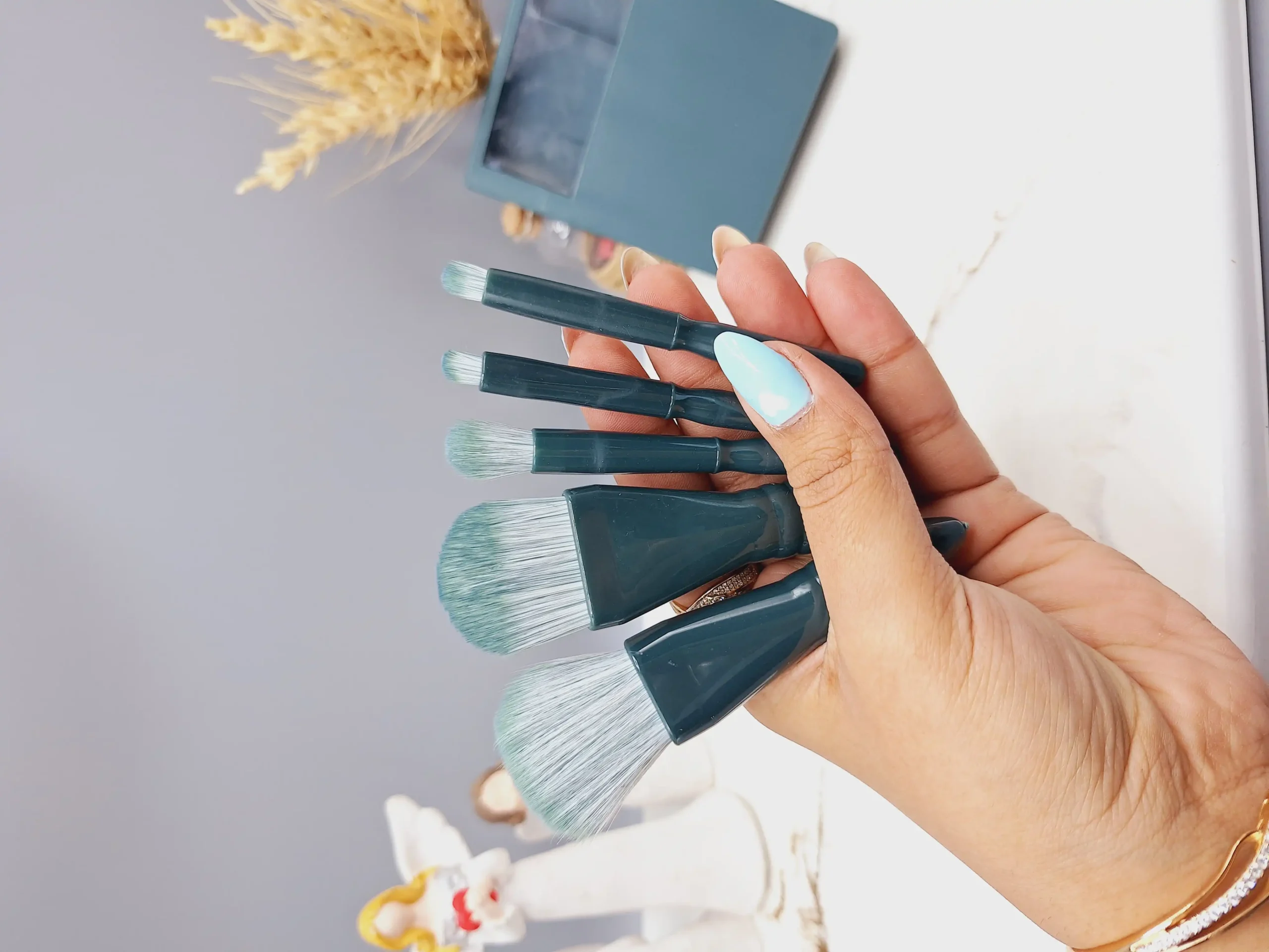 20250731060920456-thumbnail ست براش باکس دار 5 تیکه صورتی آینه دار رنگ سبز - Image 1