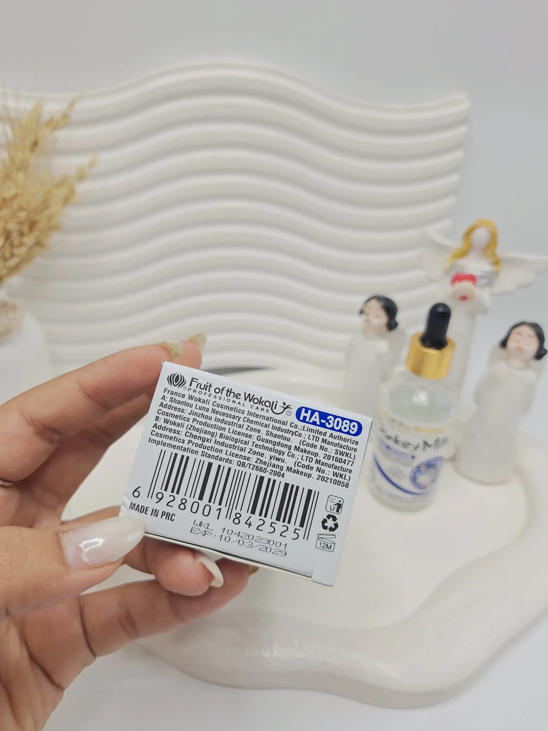 20251210022000967-thumbnail سرم پوستی سفید کننده و جوان کننده صورت شير الاغ برند وکالی کد 3089 ( کارتن آبی) - Image 1