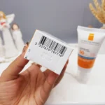 کرم ضد آفتاب و آبرسان بی رنگ پوست خشک و حساس لاروش پوزای