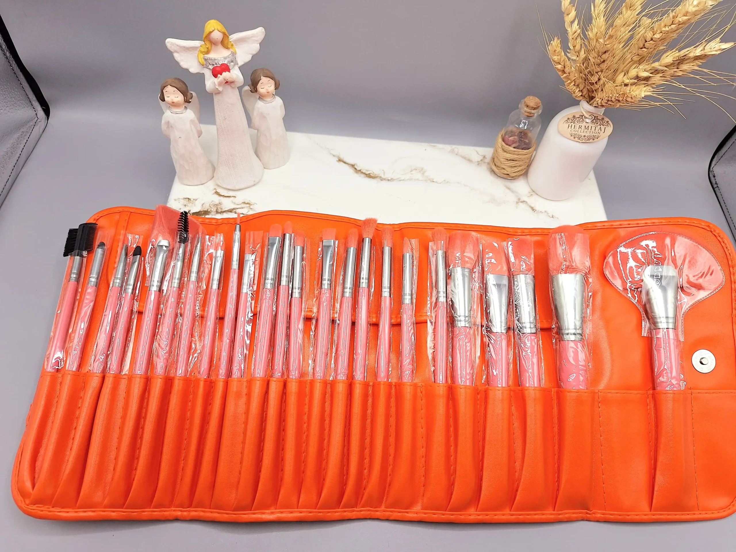 20250731055821056-thumbnail کیف براش حرفه ای 24 تیکه مخصوص میکاپ همراه با کیف مدل جدید - Image 1